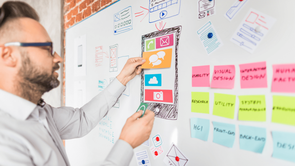 A marketer defining his goals for his content writing