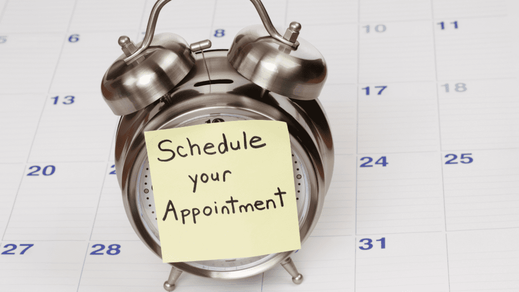 Note stick in a clock reminding an appointment